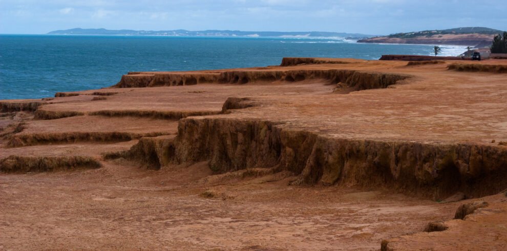 Chapadao de Pipa, acantilados sobre Praia do Amor (foto: Walter Britto Gaspar, CC BY-SA 4.0, Wikimedia Commons)